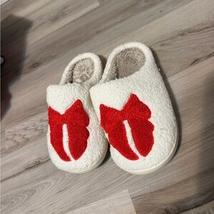 Cozy Adult  Slippers with Red Bow Size 37-38 (US Women’s 6/7)